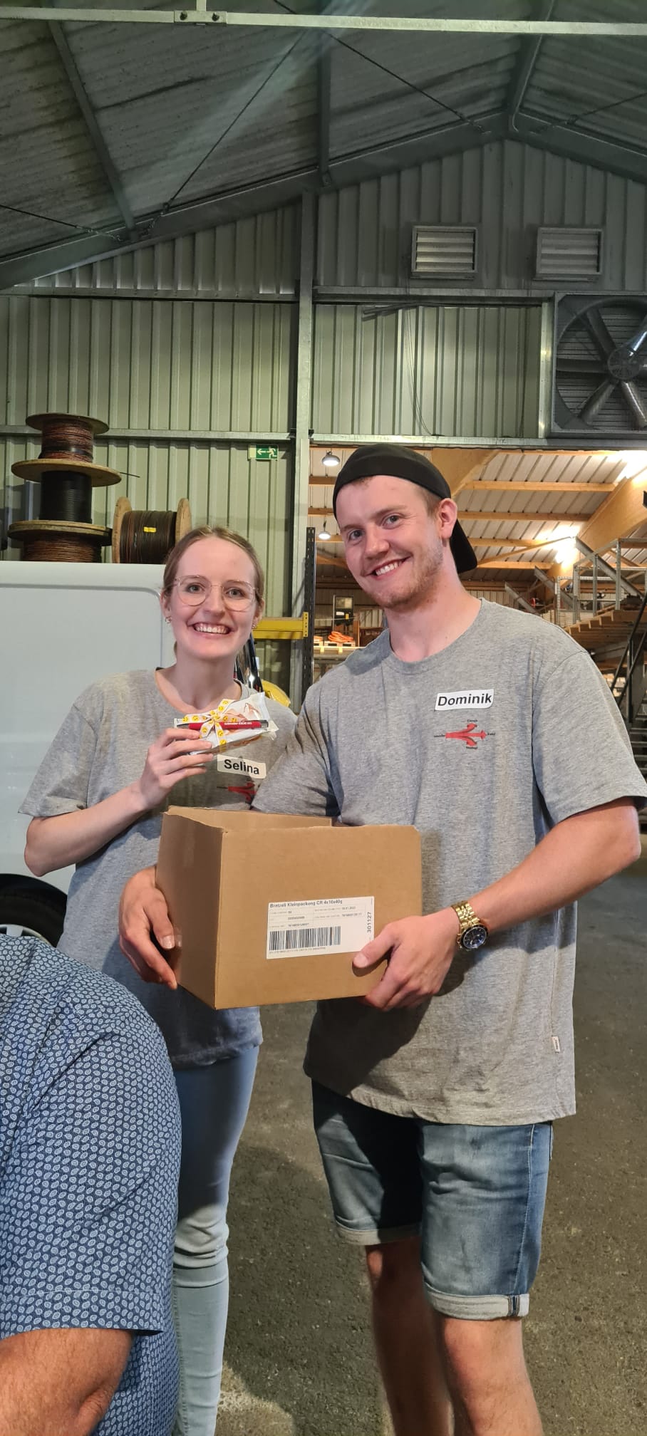 Am Schluss erhielten wir noch ein Geschenk. Danke schön.