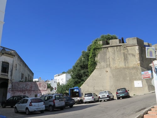 　　　　　コンクリの要塞の上には大砲が町を見下ろす