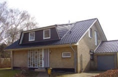 Haus mit Dachaufstockung