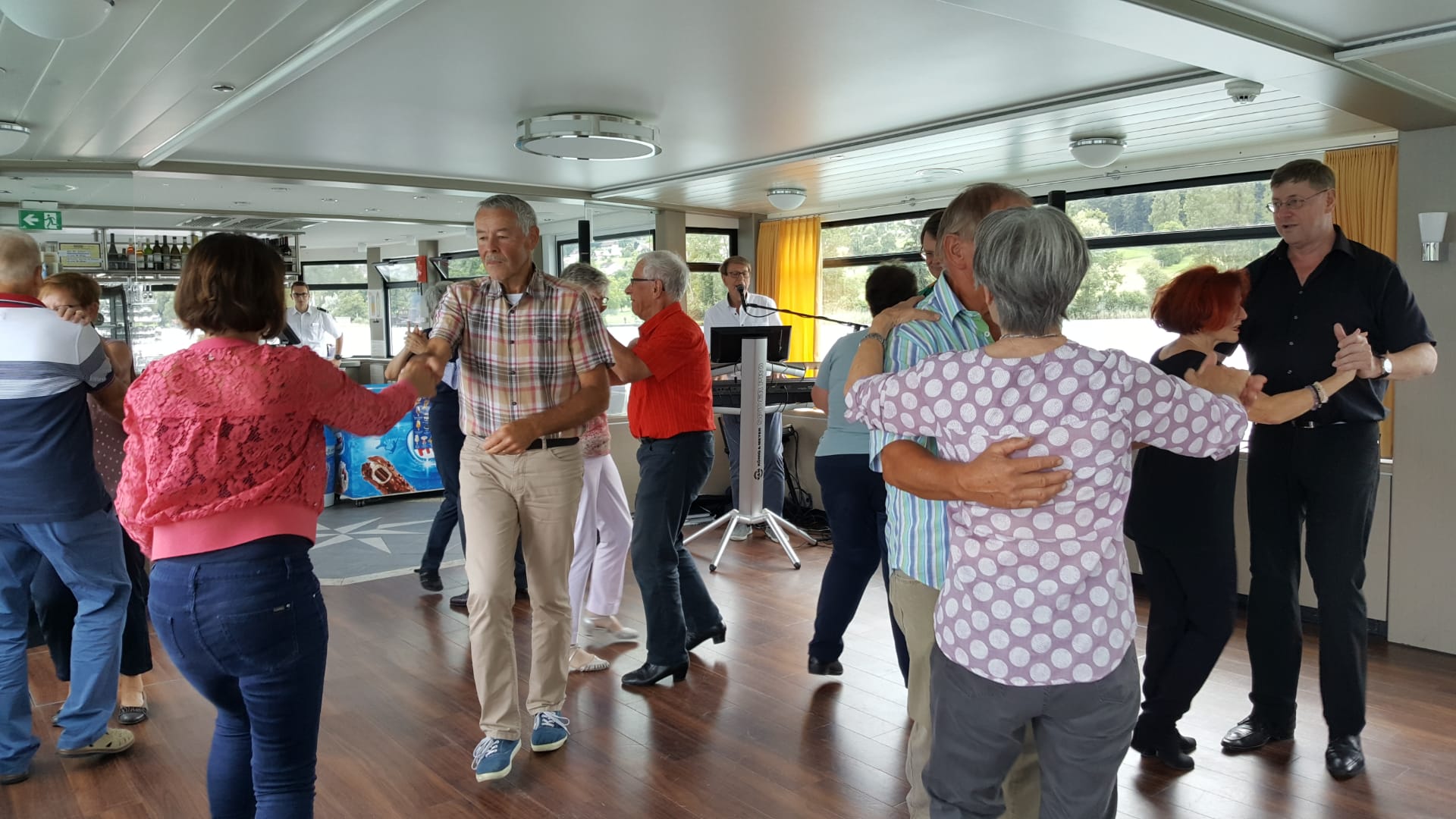 tanzen macht freu(n)de