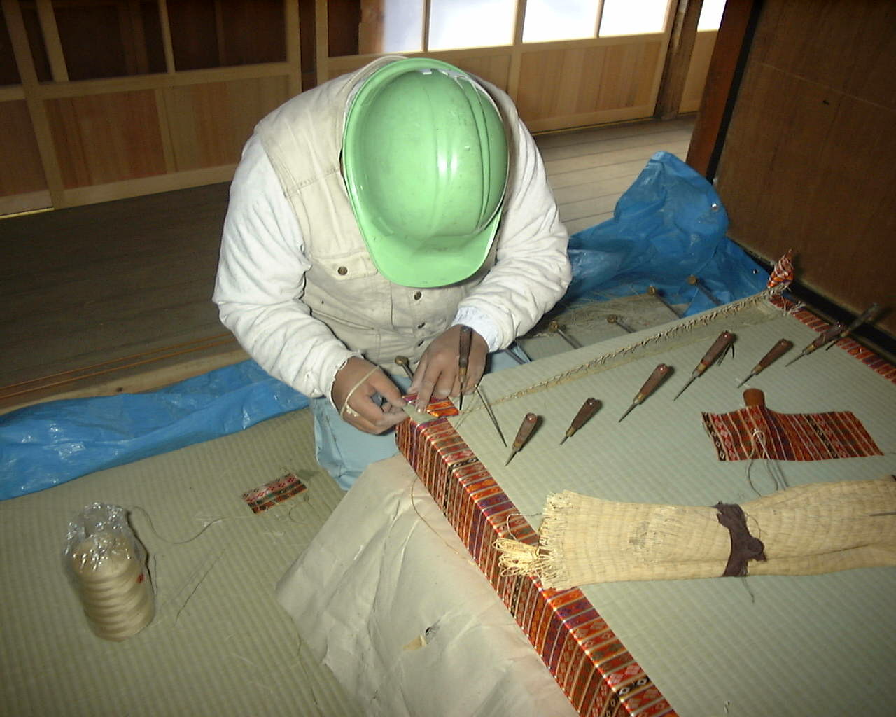 框から縫い止めます。