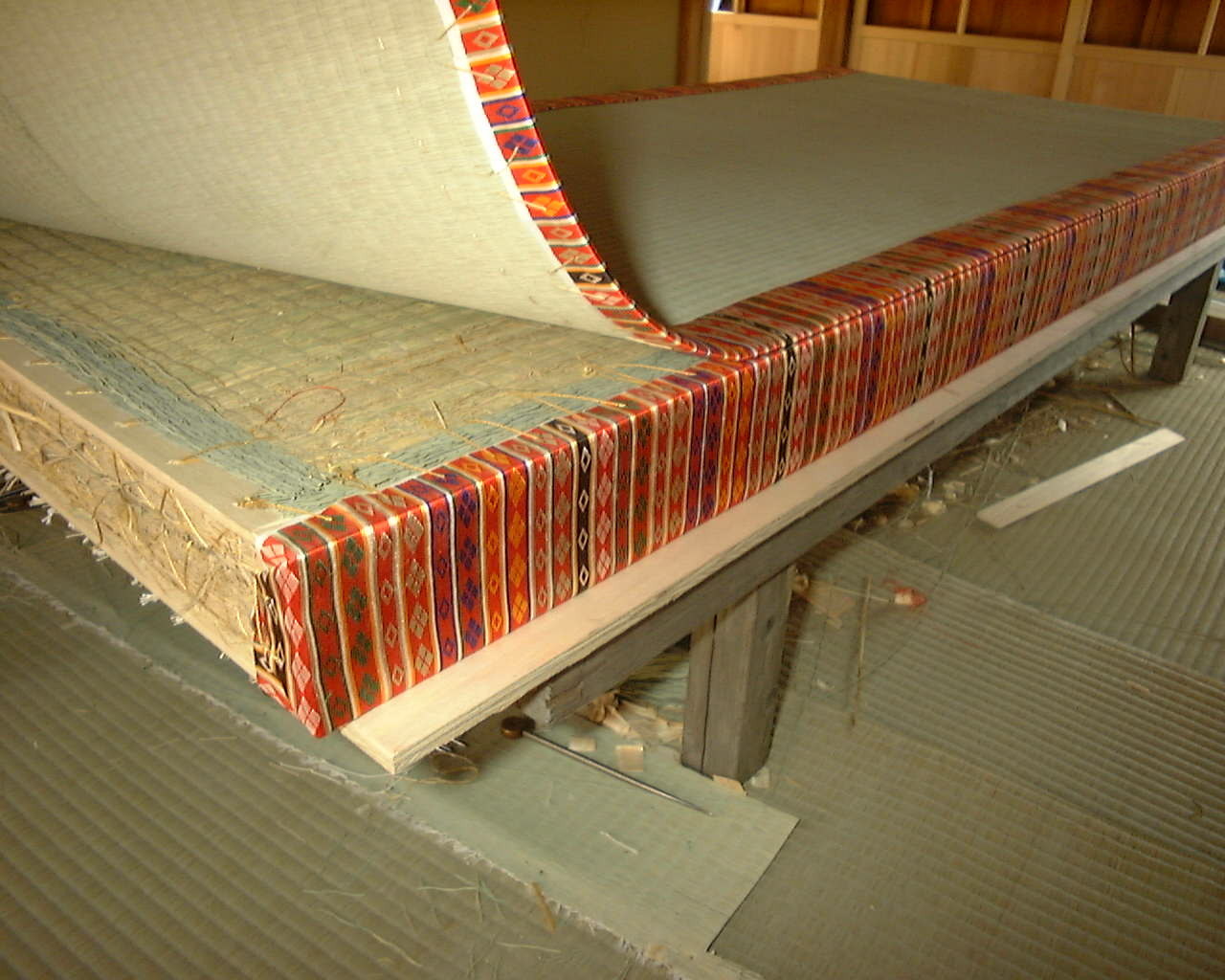 天皇家の御厚畳は二重縁と定められています。