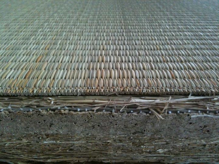 稲藁床とヤンバル畳。。丈夫が一番なら、ベストマリアージュ・・・