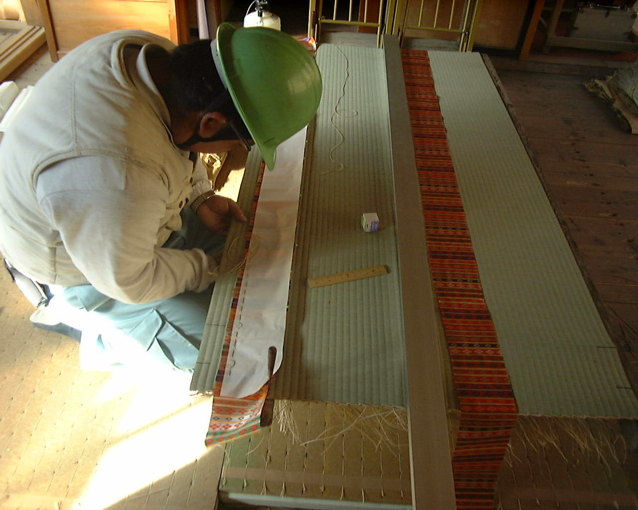 繧繝縁を縫い付けます。