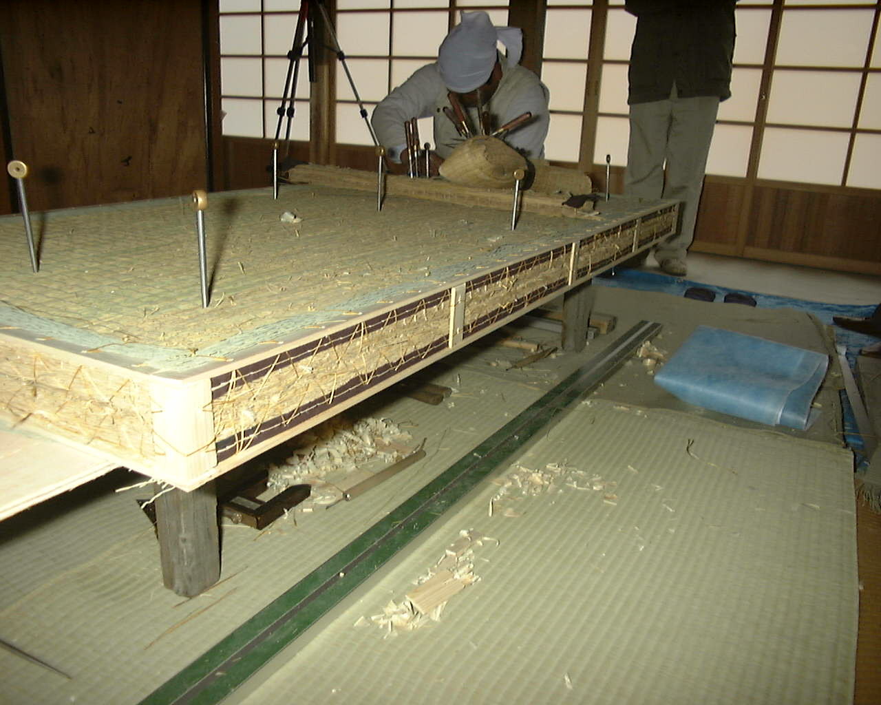 四隅と中間に柱を入れます。