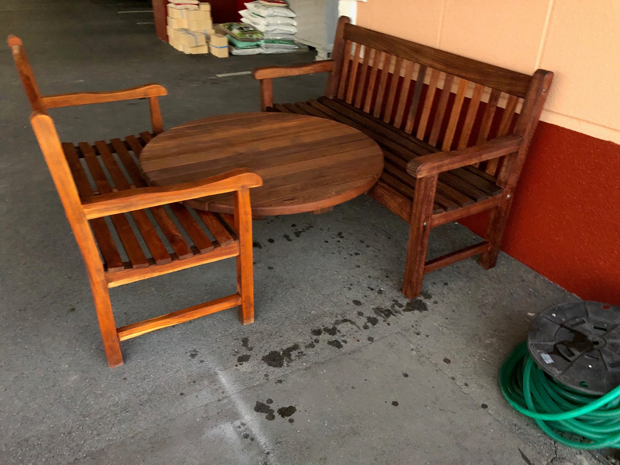 クリア塗料を何度も塗ってはペーパーがけをして