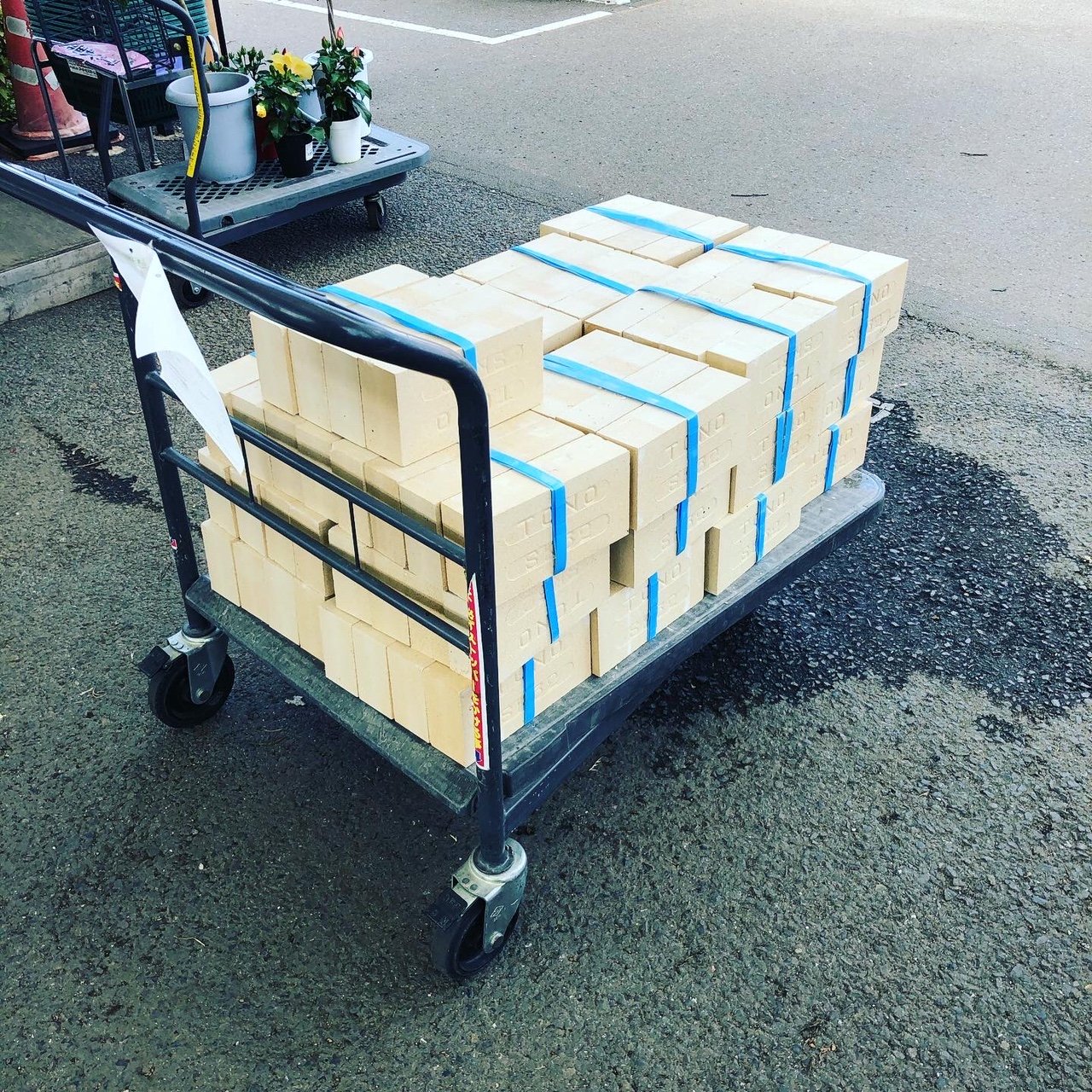 なんのレンガでしょうか…