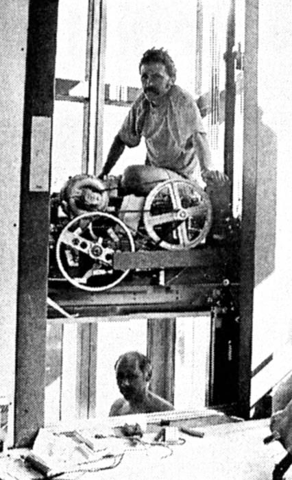 Die letzten Handgriffe im Lift.