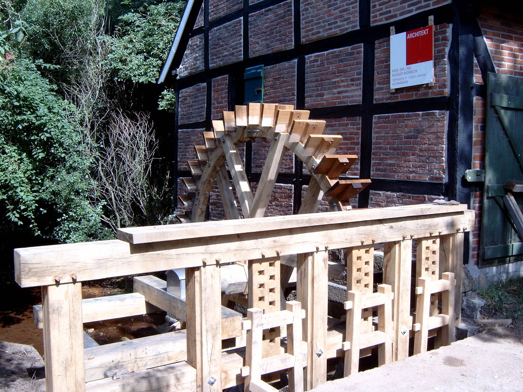 Holz-Wasserrad