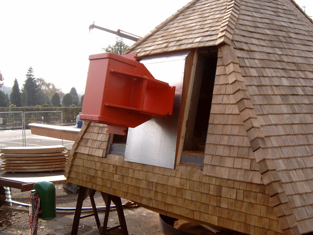 Restaurierter Windmühlenkopf mit Holzschindel