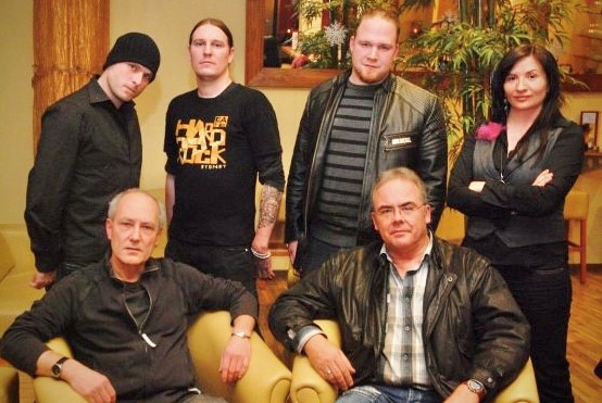 © unbekannt / Tripping (2009)