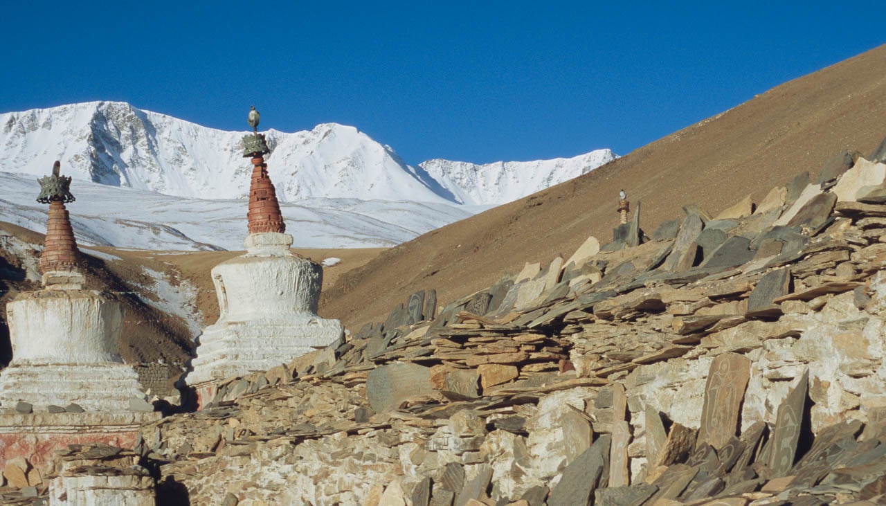 Gebetsmauer in Korzok mit dem 6000er Mentok im Hintergrund