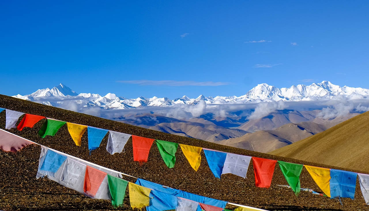 Blick auf Mount Everest und Cho Oyu vom Pass Pang La in Tibet