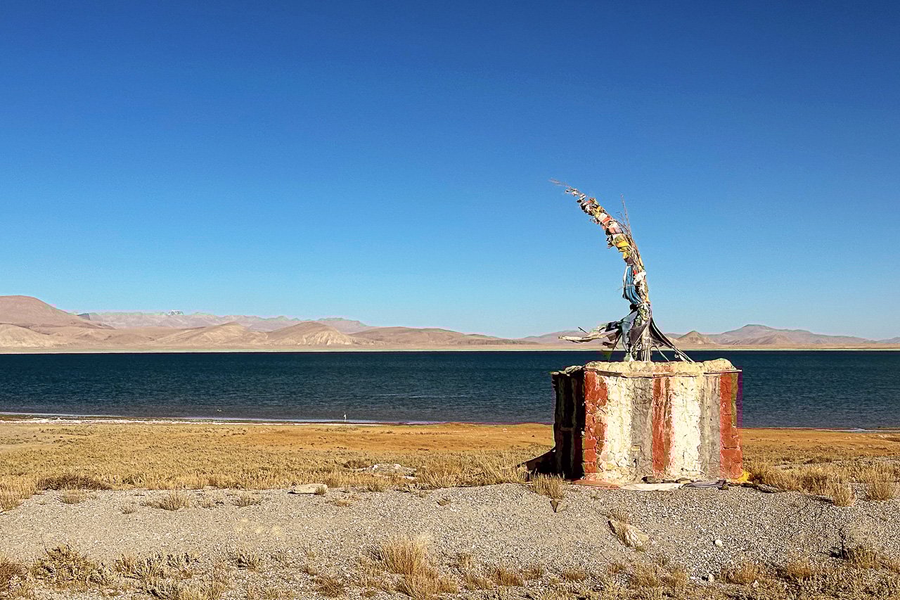 Lhato (Sitz einer lokalen Schutzgottheit) am See Peiku Tso