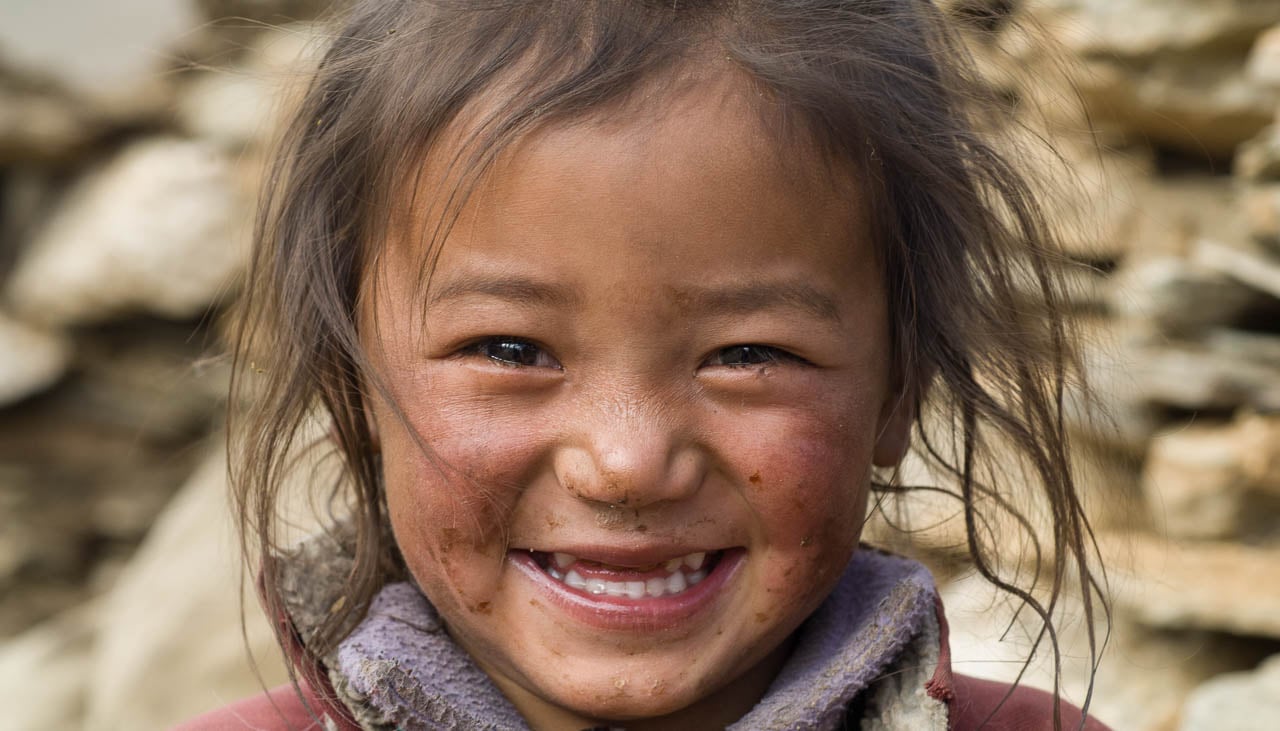 Kleines Nomadenmädchen in Kharnak