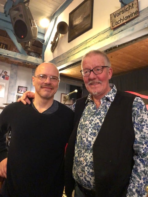 Gastgeber Martin Schütt der sogar mitgesungen hat.