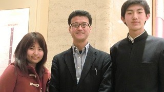 左から　辻野さん、吉川先生、河西くん
