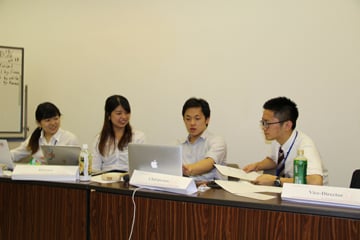 今回のフロントの皆さん。左から戸塚さん、山田さん、星野さん、別役さん