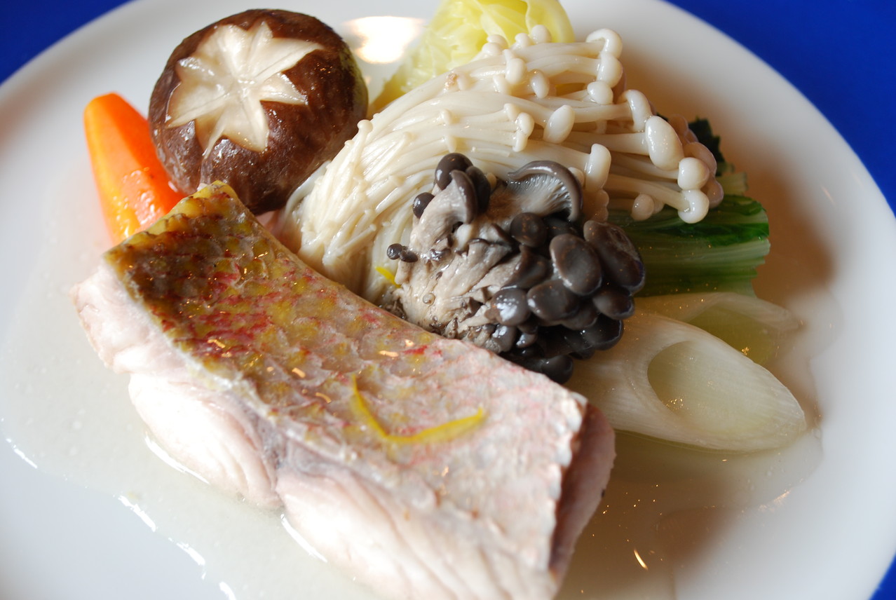 季節鮮魚のポワレ