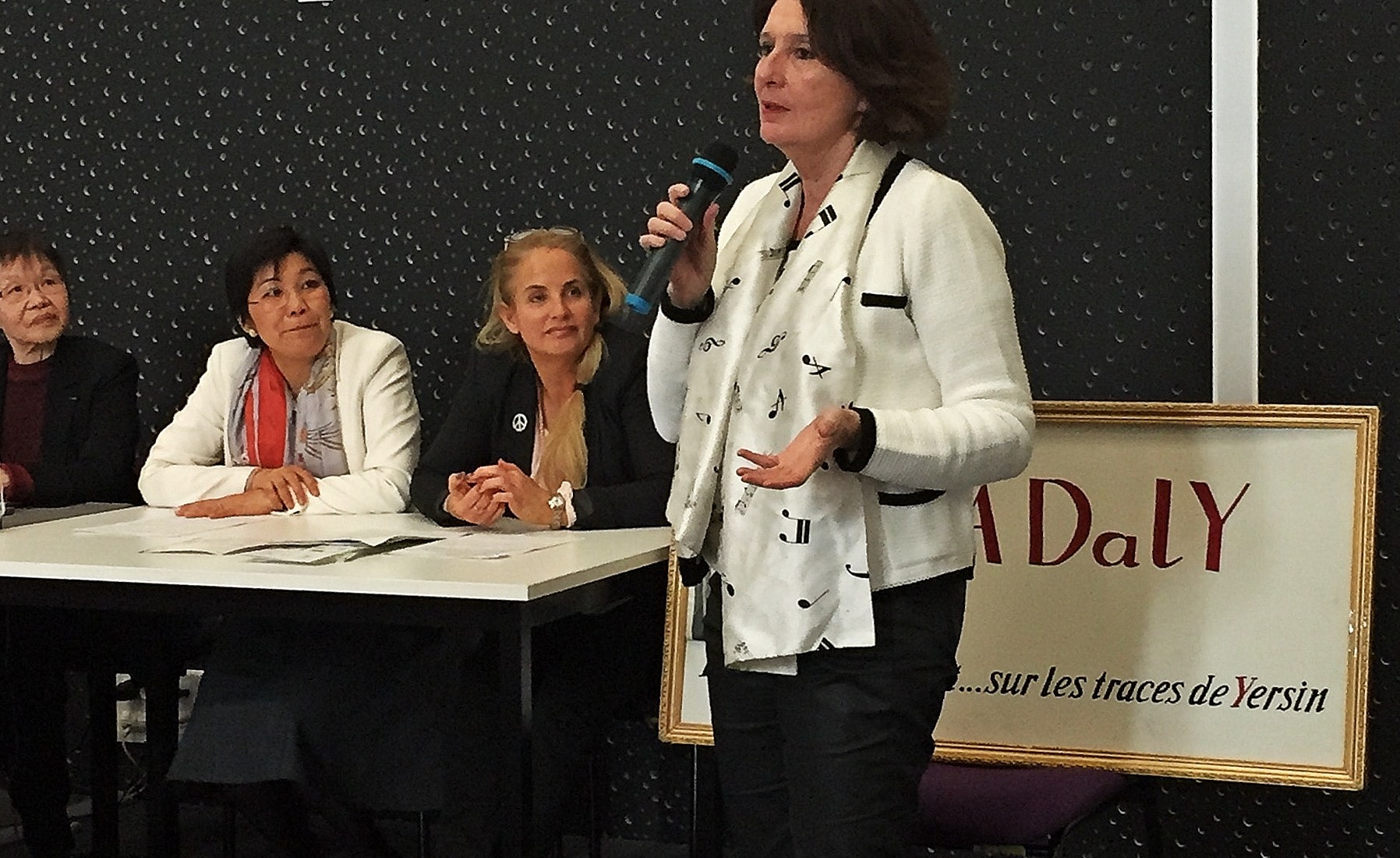 Mme la députée Anne Yvonne Le Dain 