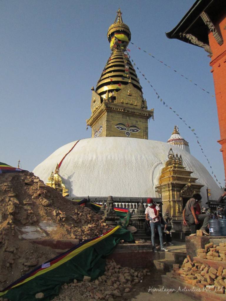 ネパール大地震後、スワヤンブナートの被害