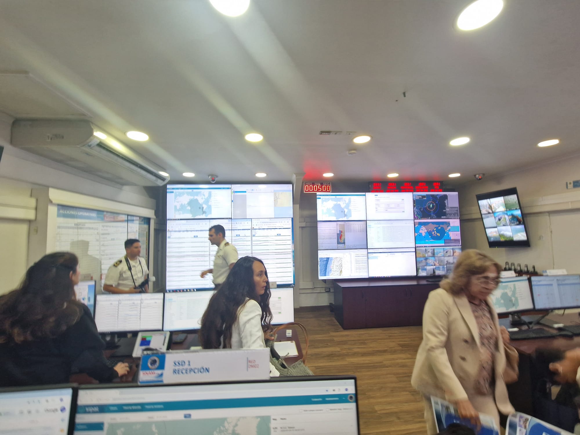 Participants in the tsunami monitoring room