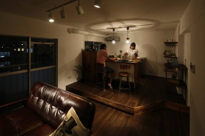 団地モデルルーム。夜はバーのように。。