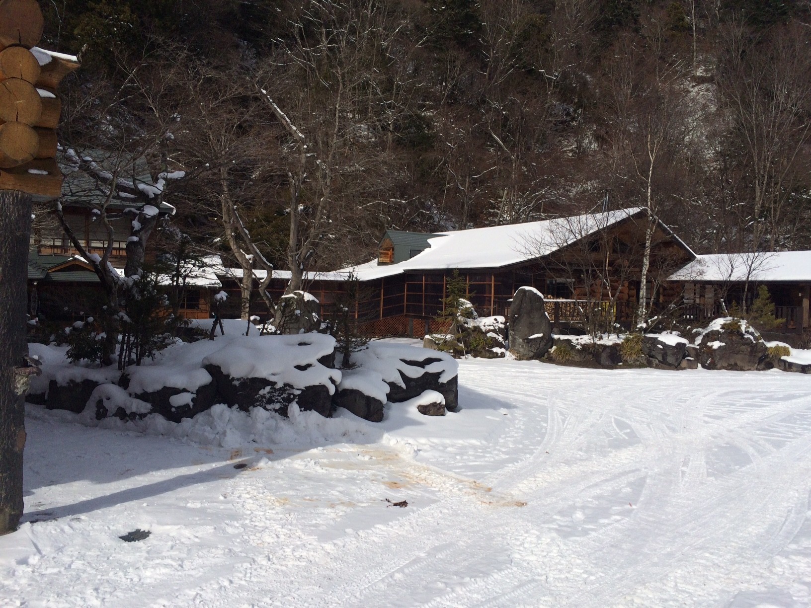 厳寒のなか、奥日光の秘湯旅館を改修。