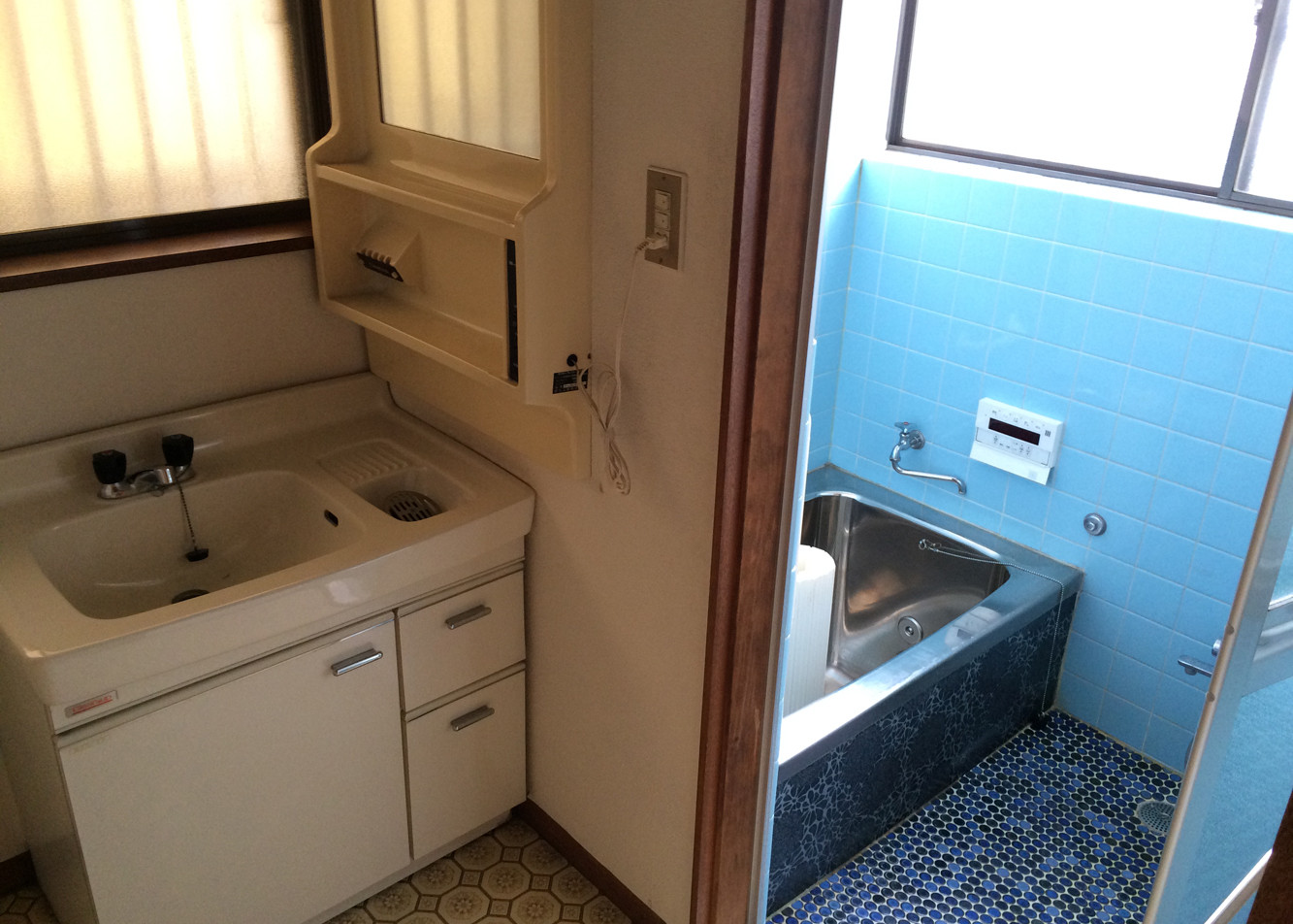 洗面と在来工法の浴室