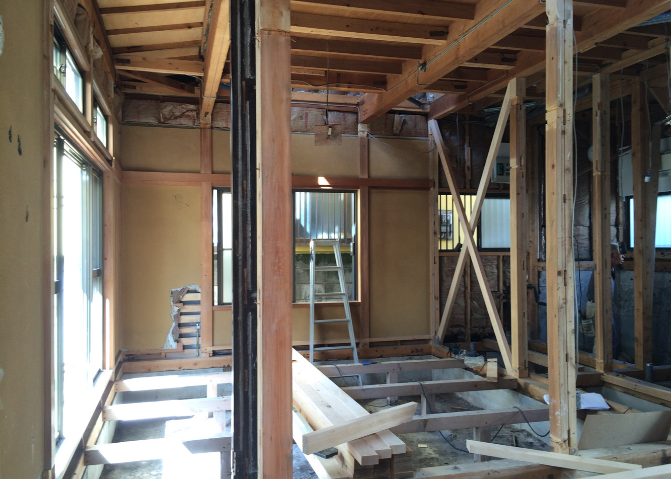 １F解体状況　正面奥の筋交いは新規で入れた筋交い