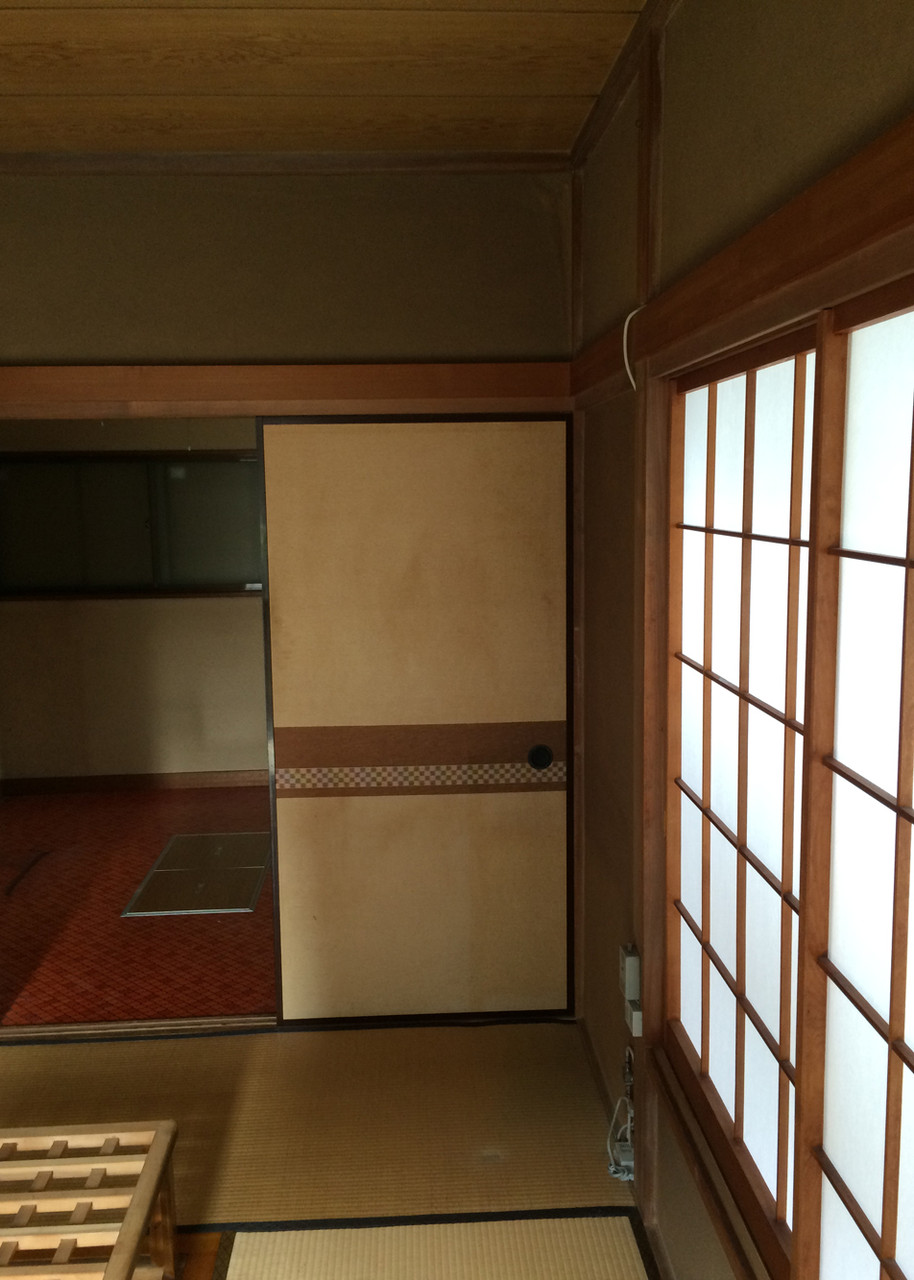 襖の裏が既存のキッチン