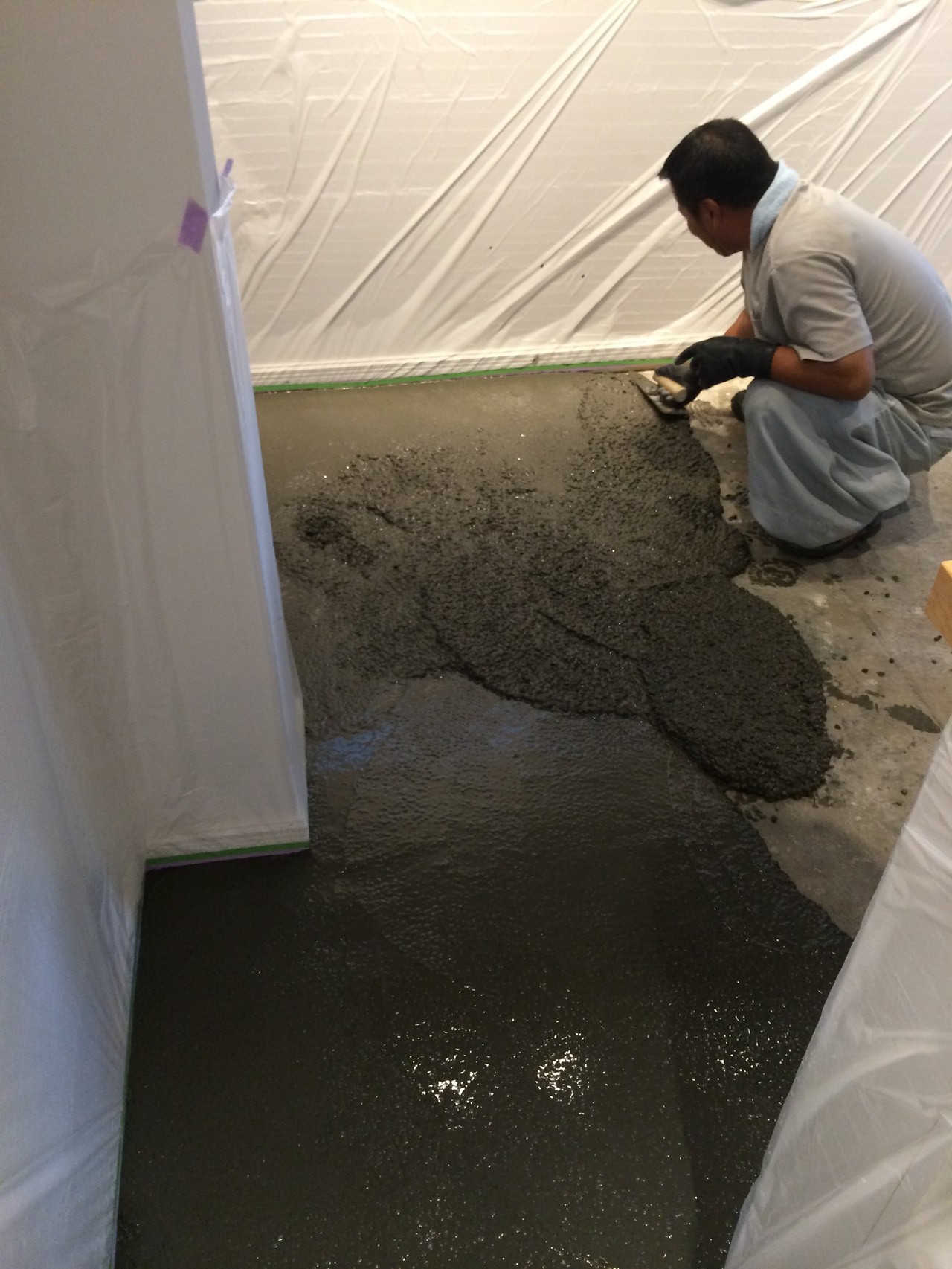 こだわりの店舗床施工。