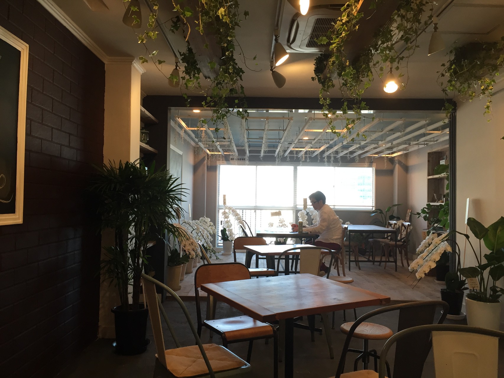 青山にリノベーションカフェが完成しました。