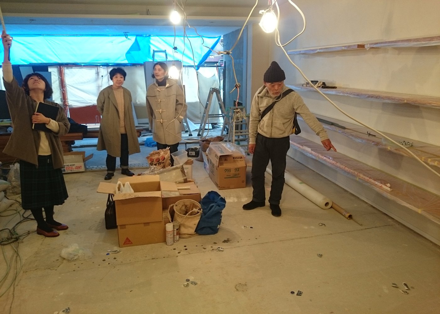 フィルメランジェ店舗こだわりの素材施工確認。ほぼ古材を使用しています。