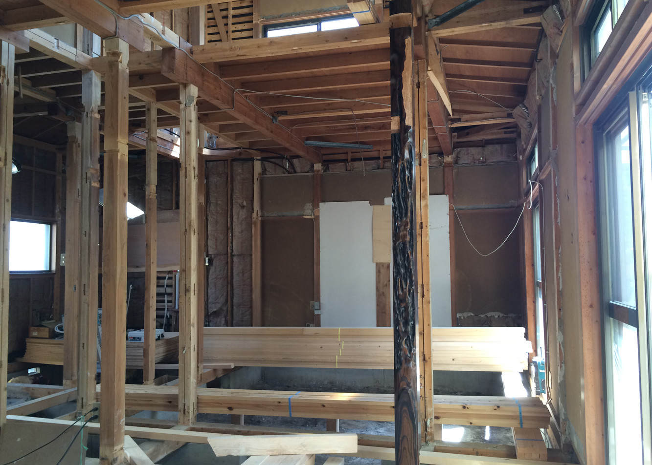 天井の開口部が後々アクリルの通路になります　