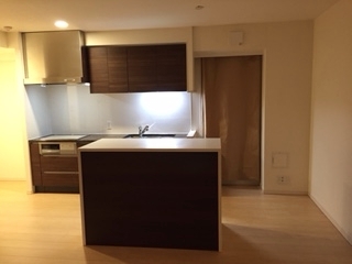 コーヒーを入れたリ、食材を並べたり、料理を盛り付けたり^^