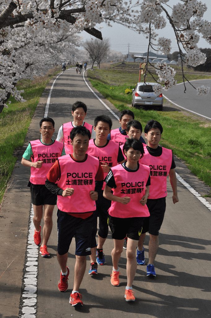 【第28回大会（2018年）】第28回からは土浦警察署の協力を得て、走りながら警備に当たる「ランニングポリス」を派遣していただいています。  ※「この写真は毎日新聞社の提供です」