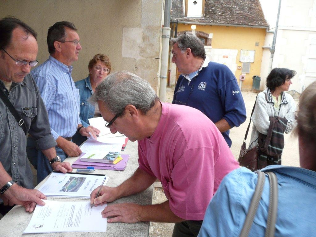 Signature du contrat d'engagement pour une bonne conduite
