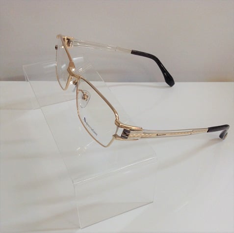 アクアスキュータム