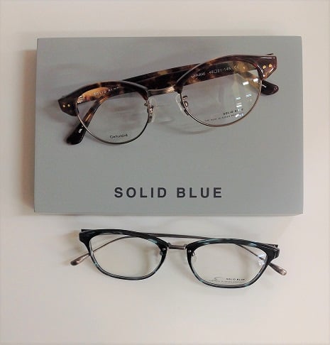 ソリッドブルー