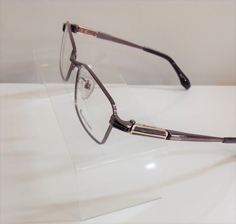 アクアスキュータム