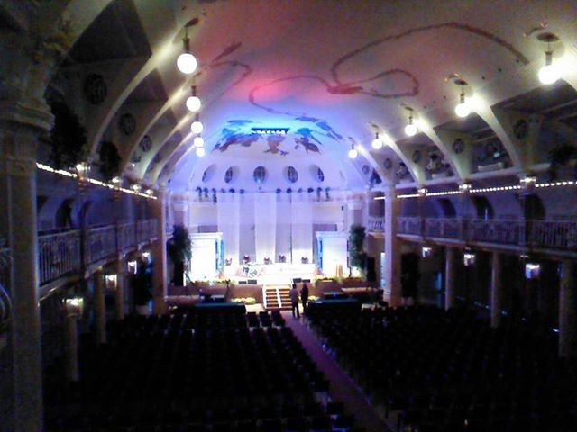 Kurhaus Meran von innen: noch ist die Bühne leer...