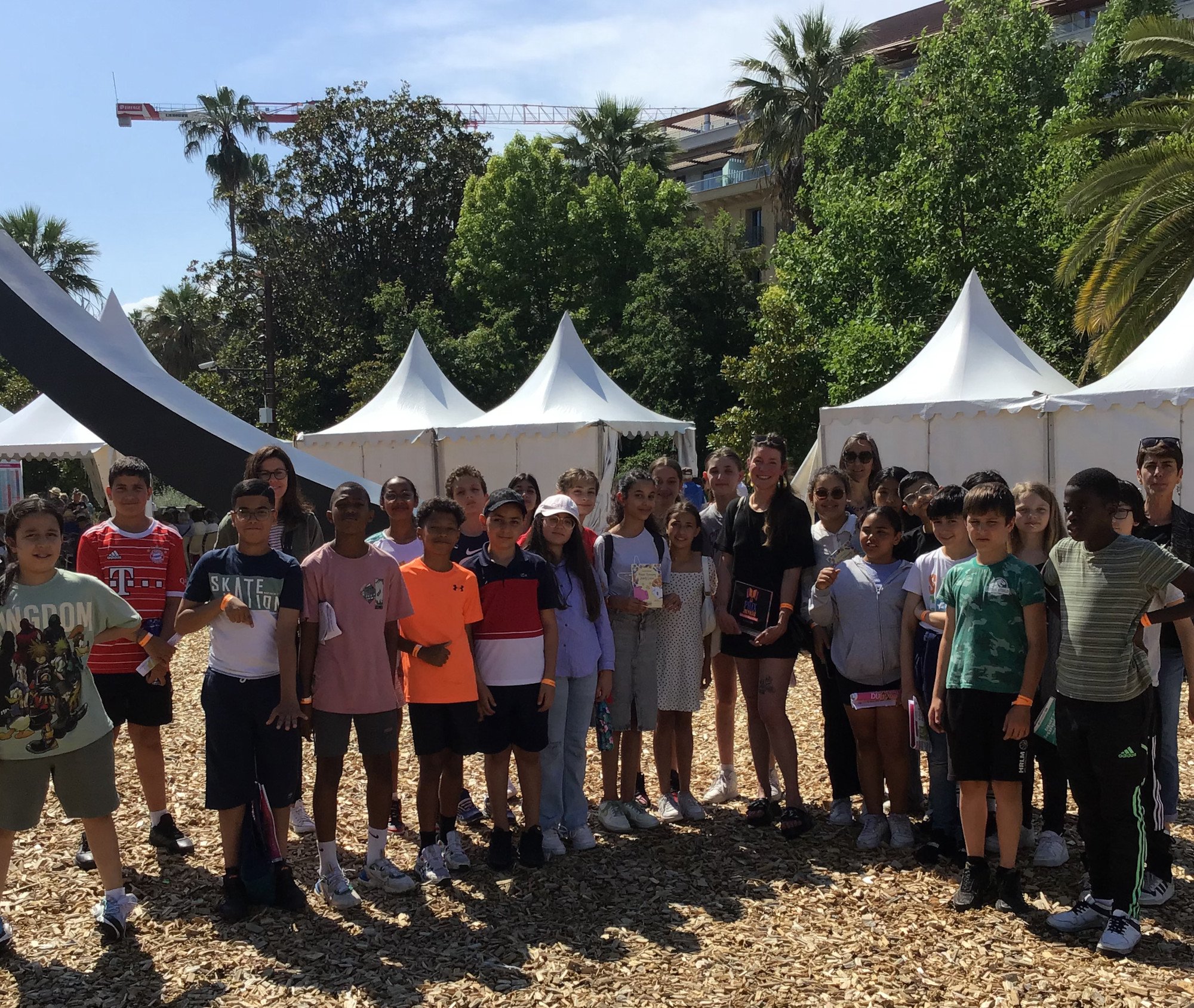 Anne-Gaëlle Morizur entourée de nos élèves