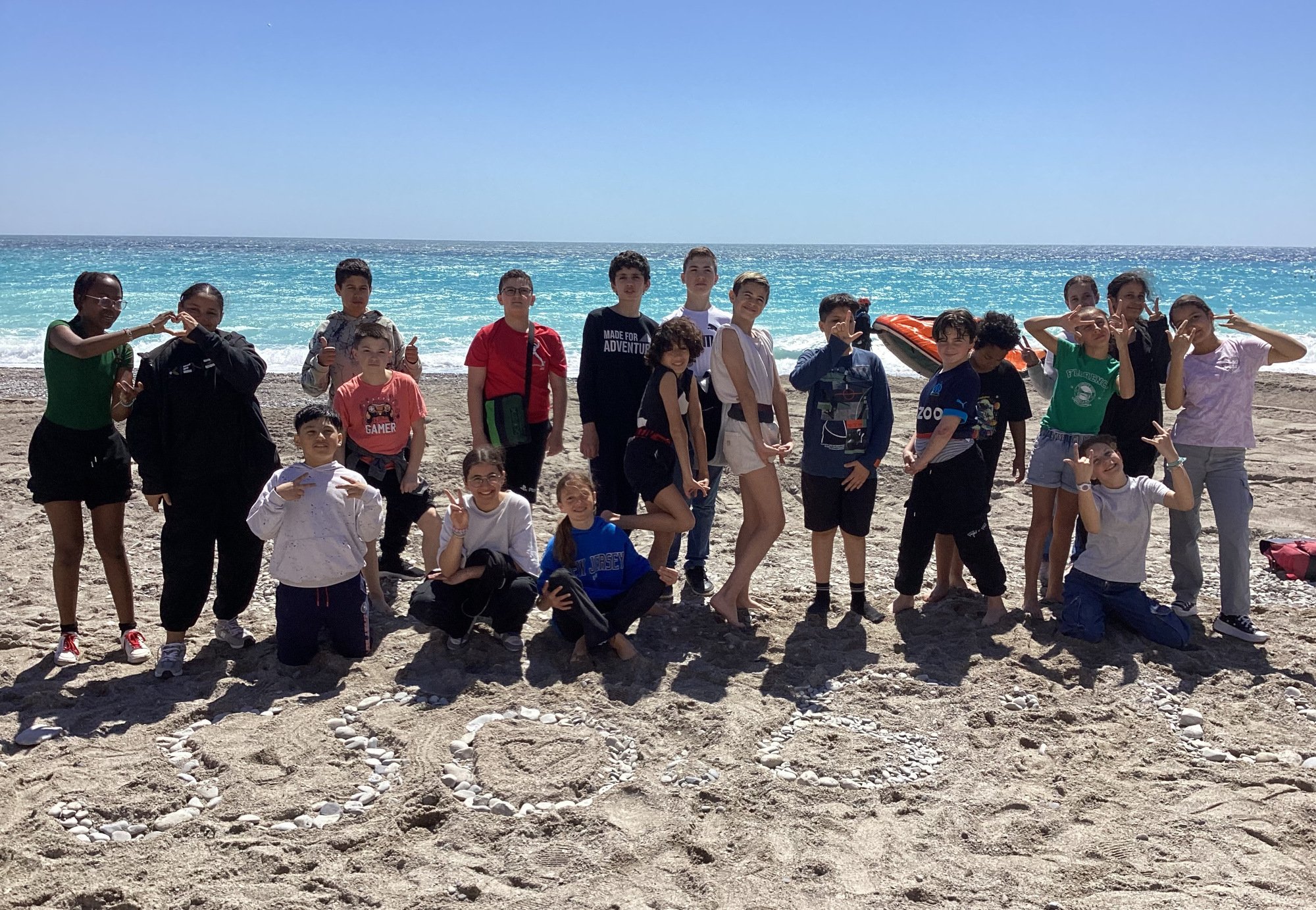 La classe de 6è4 attend la remise du prix