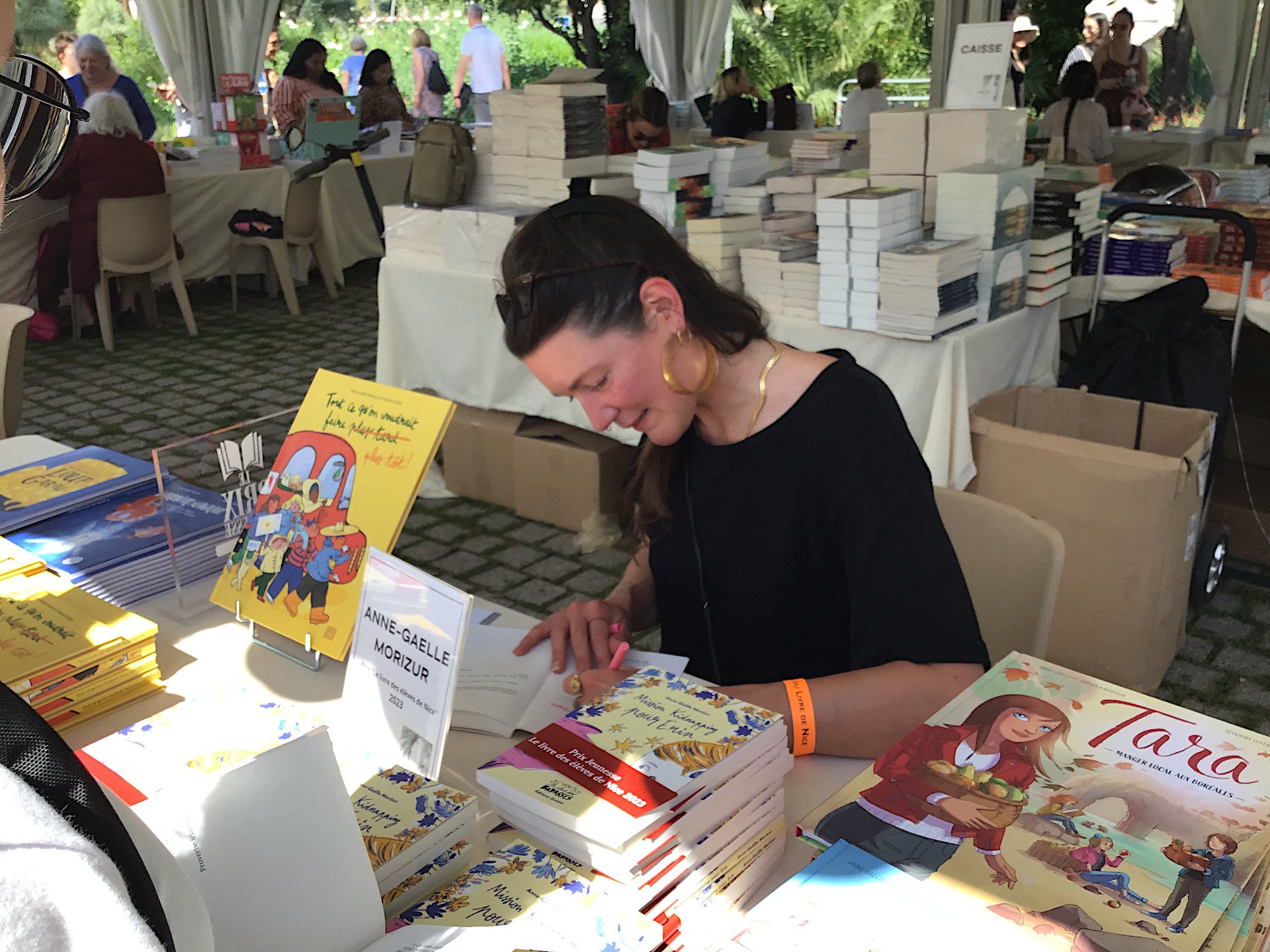 Séance de dédicace d'Anne-Gaëlle Morizur