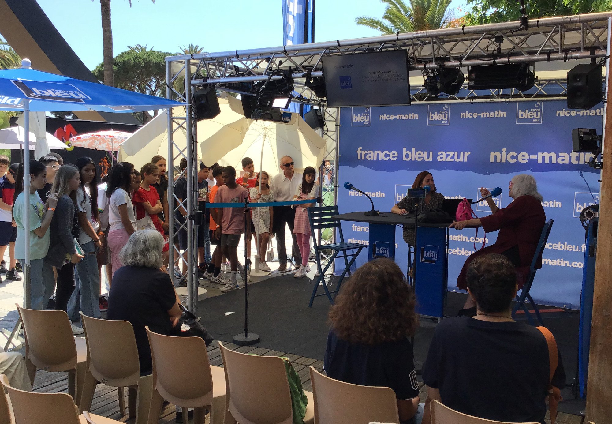 Interview de Susie Morgenstern sur le stand de France Bleu Azur