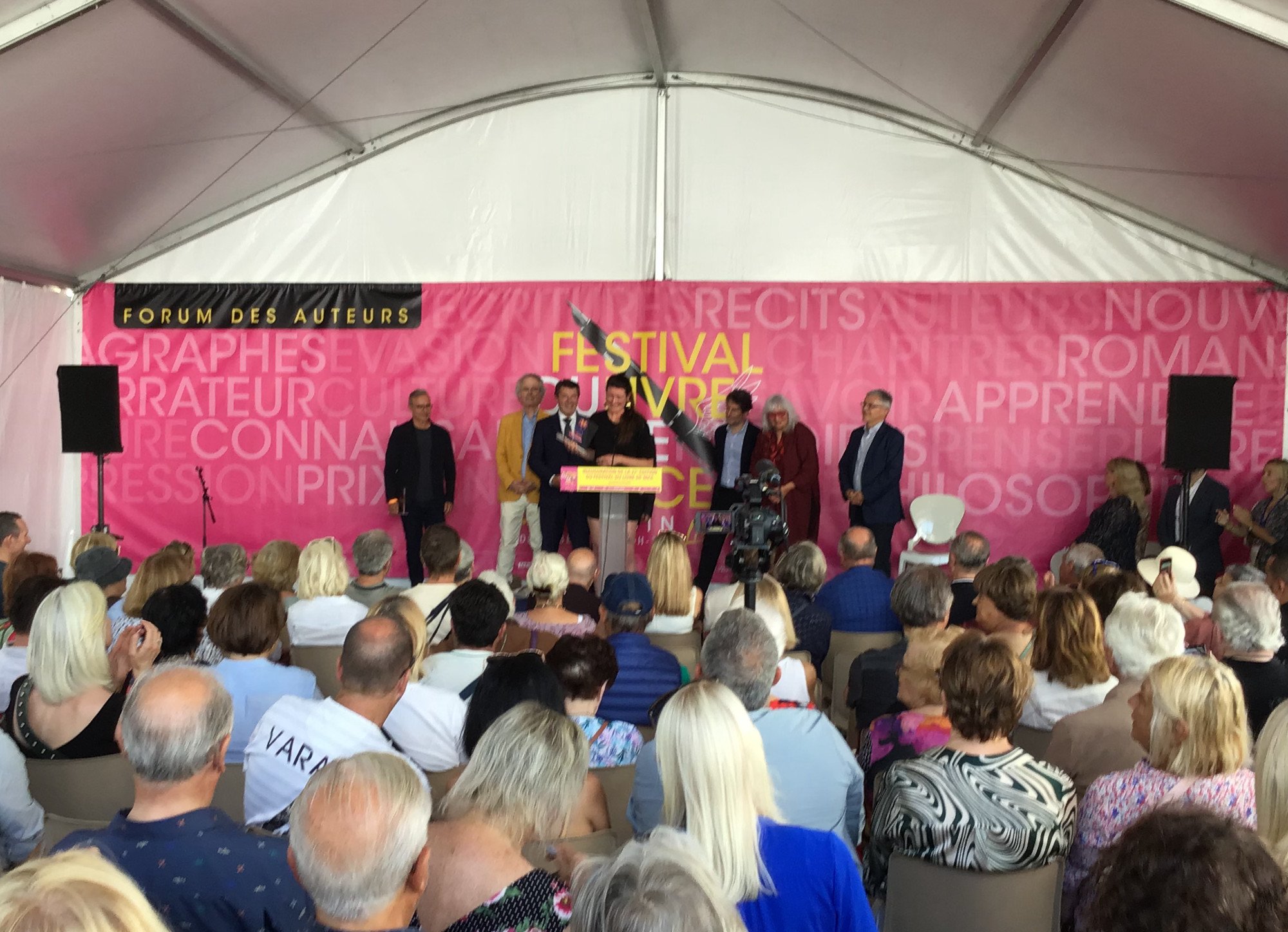 Remise du Prix Jeunesse à Anne-Gaëlle Morizur, par M. Estrosi, maire de Nice