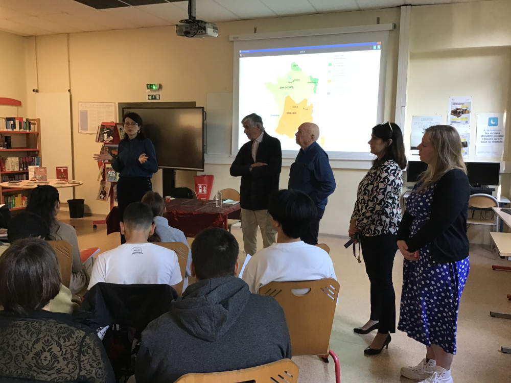 Mme Leconte introduit la matinée au CDI