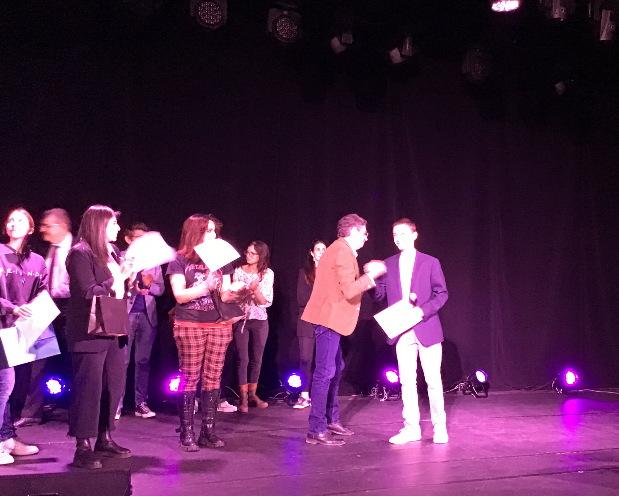 Le 1er prix est remis par Maître Concas à Nathan Bècle