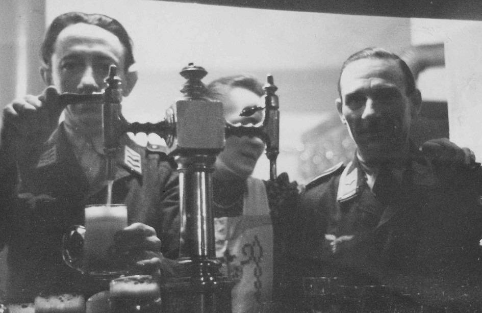 Soldaten im 2. Weltkrieg um 1940 - Kreuzsäule Neusilber